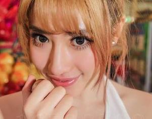 AISS爱丝(黄金版) – 索菲的秋日女神：一张让你想邀去公园散步的照片分享