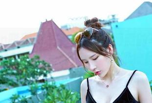Feilin嗲囡囡 – 看Arude薇薇的写真合集，竟然让我想要去买个腿部按摩器！