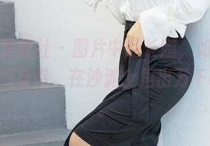 IMiss爱蜜社 – 图片中的长腿，如同王曼妮好Q的身影，在沙滩上甩出万千吸引力。