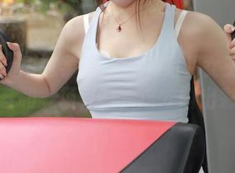 MFStar模范学院 – 大美妞儿女王美图：妆容和气场并存，这才叫出彩。
