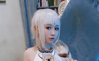 PAKI酱的纯白之旅，COS得漫不经心却让人停下脚步