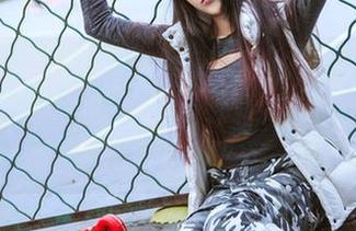 TouTiao头条女神 – 索菲娅的夏天写真更新，又要被她的新pose戳到心窝了，有时候真想学几招……