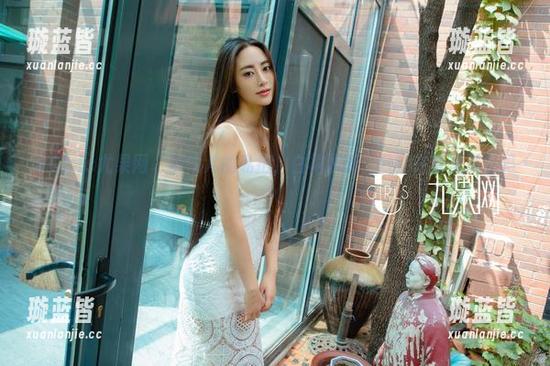 UGirls尤果网 - 信悦儿的私拍，白裙飘舞，我们在梦里漫步吗？