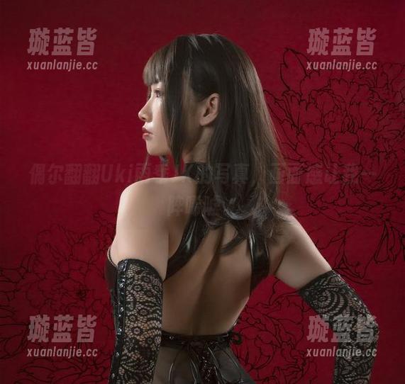 偶尔翻翻Uki雨季JK的写真，画面感让我一阵唏嘘。