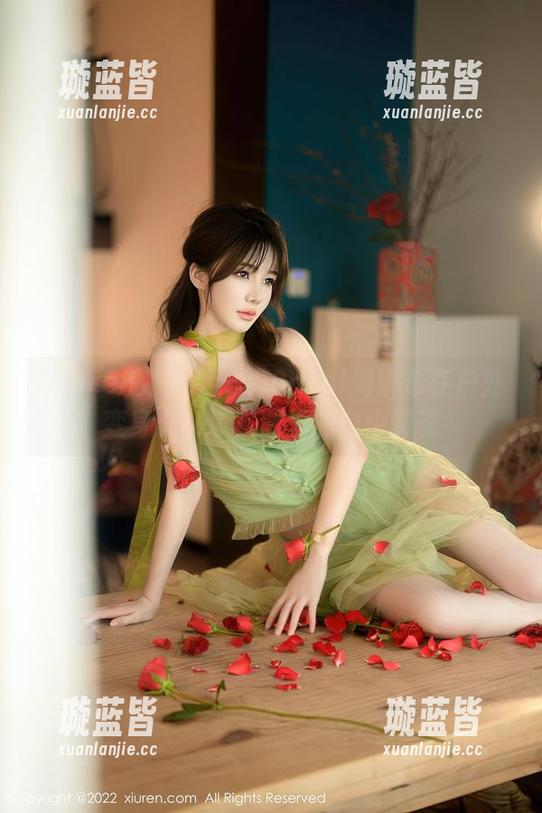 Xiuren秀人网 - 看Carol周妍希在户外变身：高清美图里的自由灵魂