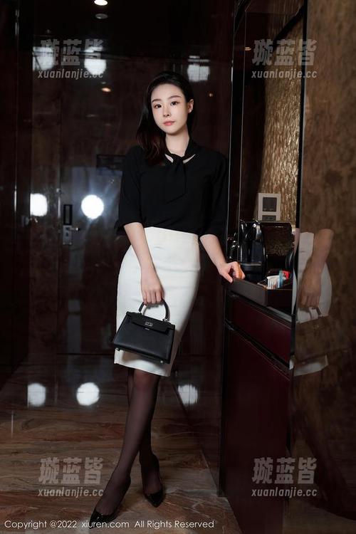 Xiuren秀人网 - UU阿文的网盘，不只是写真，还能带你去“女王”的后宫走一圈吗？
