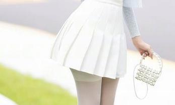 Xiuren秀人网 – 免费的泳装图册，周波儿让我想起了夏天的咸鱼——不太能动，但满满的乐趣！