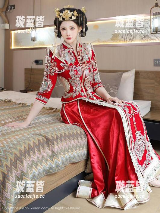 Xiuren秀人网 - 木子nana×女仆：在网盘里找乐子，顺道莫名发了一把糖！