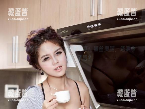 YouWu尤物馆 - Luffy菲菲写真：黑丝美腿，选手今天又来刷髒了吧？