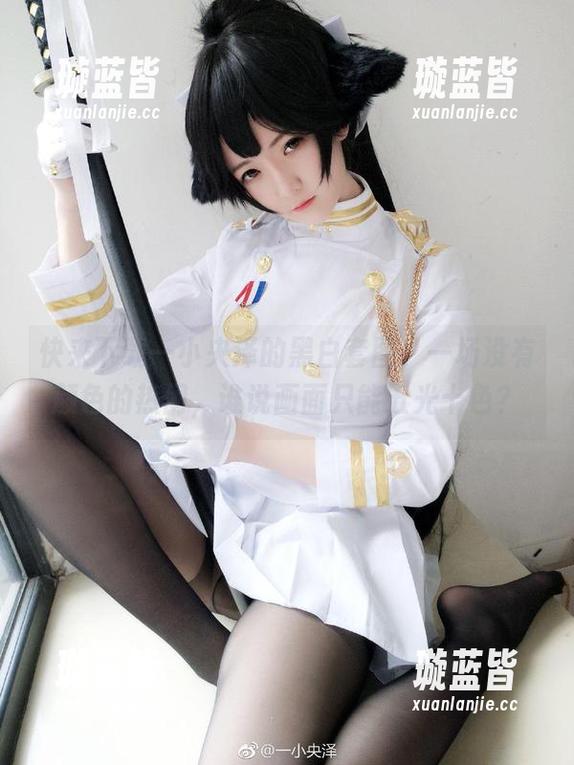 快来下载一小央泽的黑白套图，一场没有颜色的热闹，谁说画面只能五光十色？