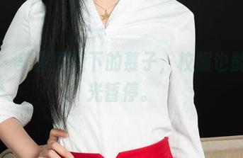 丽柜 – 美图围绕下的慕子，校服也能让时光暂停。