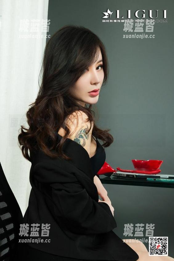 丽柜 - 定制or默认？苏黎女同事的图片时刻让你摸不着头脑。