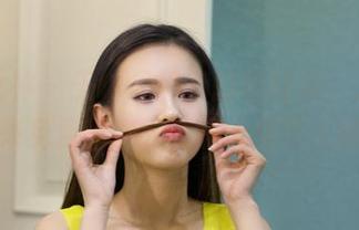 克拉女神 – 王睿只用赤脚和红尖，为你带来免费的次元资源，怪吓人的