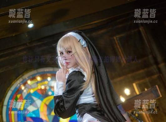 也许只有叉子宝宝，才能将睡衣拍得如此迷人。