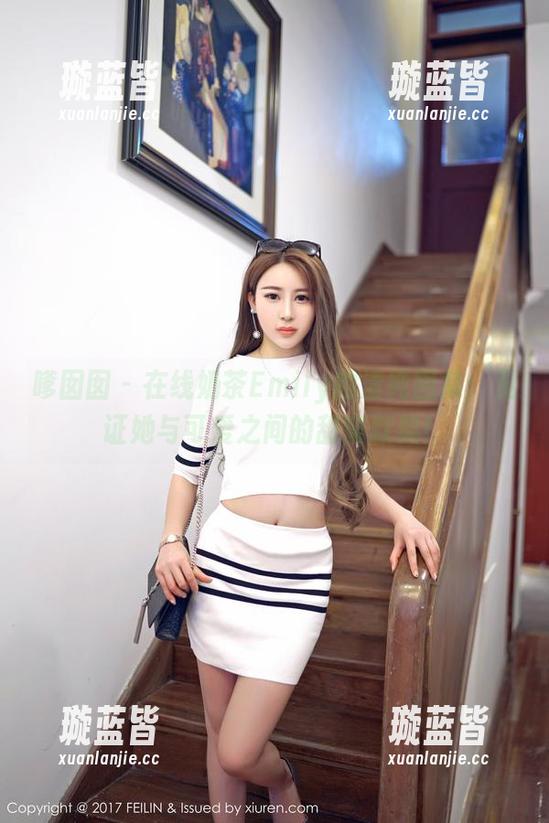 嗲囡囡 - 在线奶茶Emily的清纯图集：见证她与可爱之间的甜蜜默契！