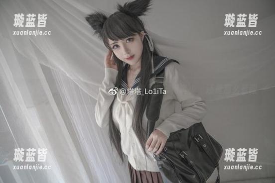 我的天，塔塔_Lo1iTa的夏日作品，穿得真少，还是那么惹眼