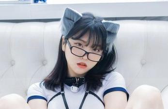 这组眼镜造型，宋哈娜的新图包让人忍不住想给个赞