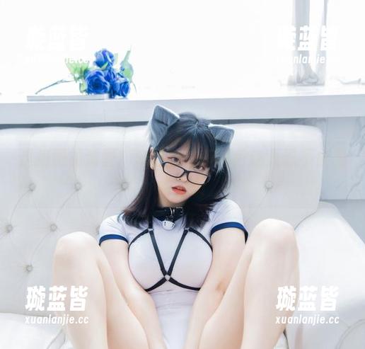 这组眼镜造型，宋哈娜的新图包让人忍不住想给个赞