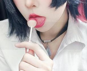全套小空sora，手里端着粉色的梦，让人不禁想一探究竟。