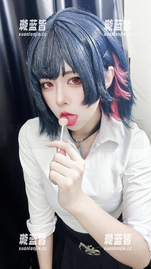 全套小空sora，手里端着粉色的梦，让人不禁想一探究竟。