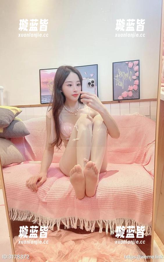 小萌子 微密圈 - 小萌子的连体衣写真:高清不光是画面,连气氛也很到位!
