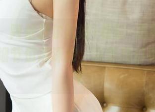 尤果网 – 阿依努尔瓦娅+校服=刷屏，图片里的小细节值得深挖，资源我们要收藏起来