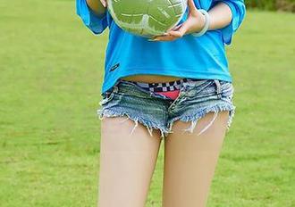 尤蜜荟 – 难道合法萝莉的秘密就是，没人能抵挡住这画面？