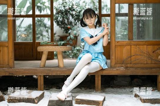 温柔的浴缸，幼水铃衣的图集，水边的光影，好想躲在角落观察。