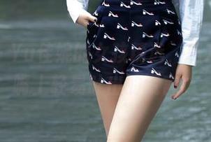推女郎 – Yu佳妮的女孩精选，和友人小聚嘴上轻易吐出的谎言。