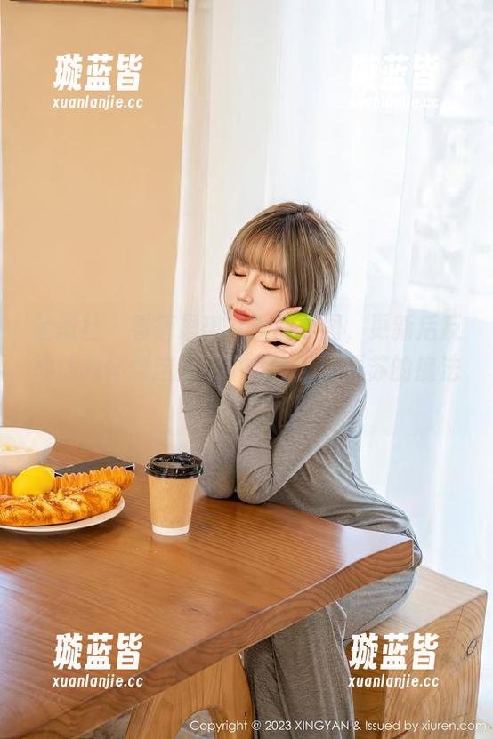 星颜社 - 看唐思琪礼服的原图，更新后反而让我怀疑这是不小心碰了玛丽苏的魔法板。