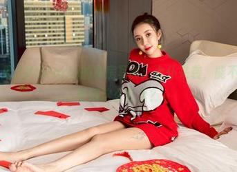 微密圈 – 果儿Victoria的私房写真：女仆来袭，能不能把我也变得这么可爱？