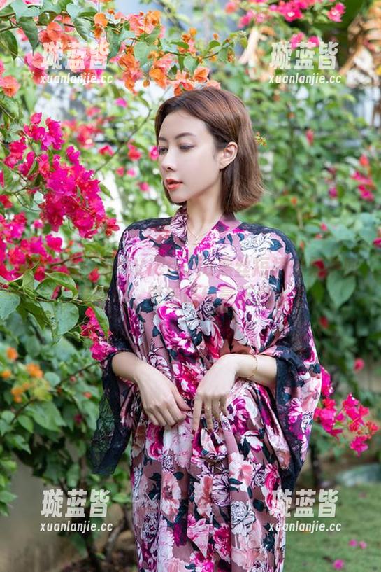 微密圈 - 果儿Victoria黑丝短裙效果不如美图好，壁纸已经毫无悬念了