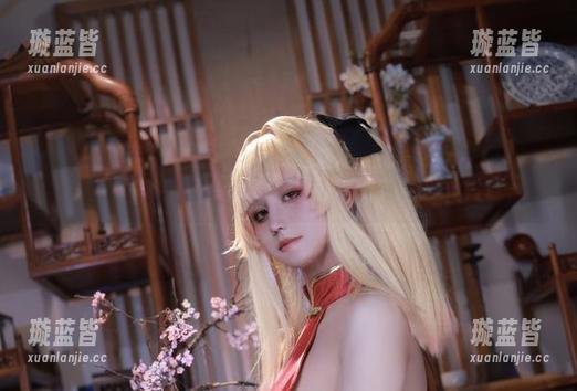 桜满三时 看,桜满三时在无圣光中展示了约尔礼服的态度!