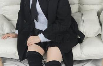 梦丝女神 – 莹仙女的私房揭晓：短裙下的小莓果回忆