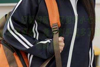 模范学院 – 好呀好呀，又见伊小七MoMo的少女写真更新，背景似乎又多了朦胧的咖啡香？