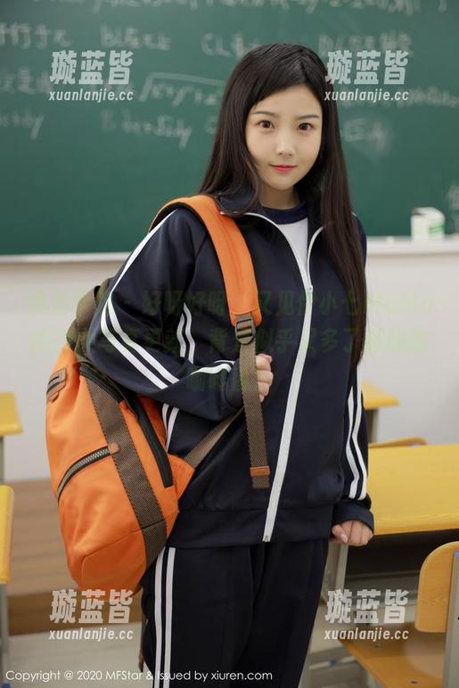 模范学院-伊小七MoMo 模范学院 - 好呀好呀,又见伊小七MoMo的少女写真更新,背景似乎又多了朦胧的咖啡香?