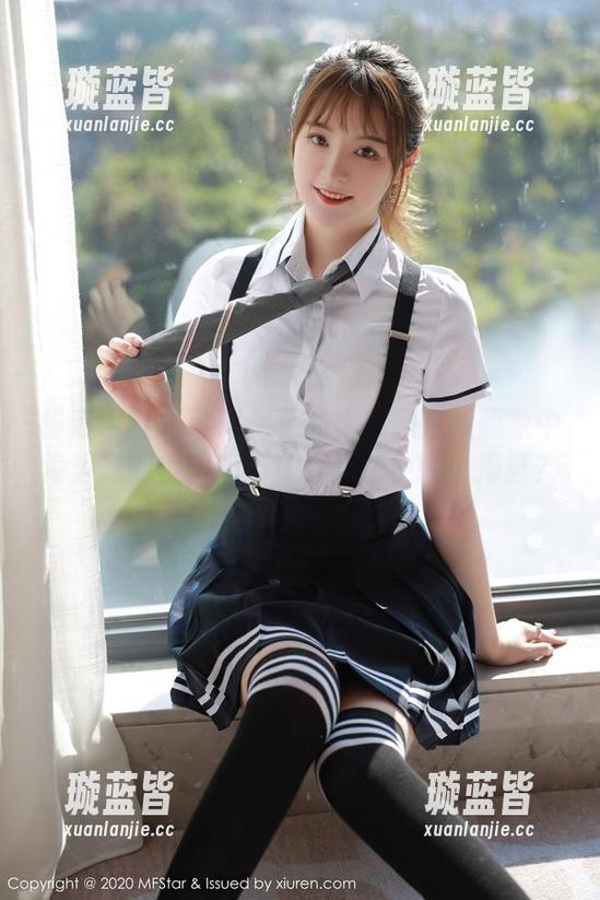 模范学院 - 草莓兔兔的水手服是我想象中海边风的美图担当！好想顺便捞个海鲜？