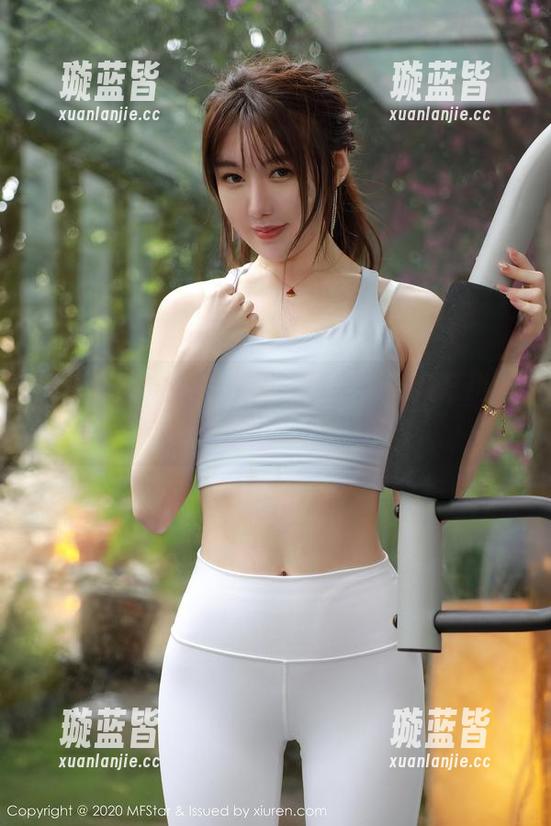 模范学院 - 图集中每一页，都是韩好甜和她姐姐的沉默对视？
