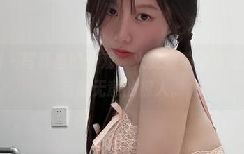 微密圈 – 写真里的游戏，火龙果羊的小野猫总是有意无意的撩人。