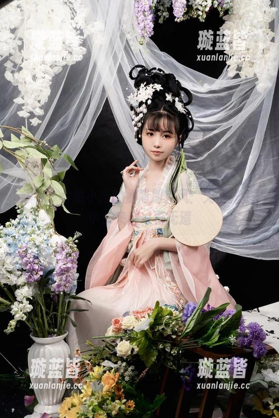 爆机少女喵小吉的赛博朋克风：无圣光,图中未来感一览无遗