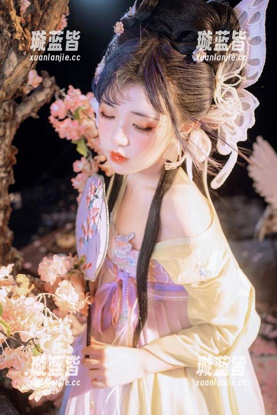 爆机少女喵小吉的罪恶王冠作品集：当王冠太大，小心猫咪打翻啤酒！