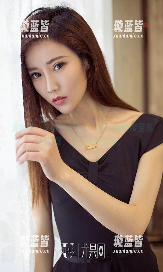 爱尤物 - 李丽莎又来了，这次她的裸足私拍套图，看了只想舔屏。