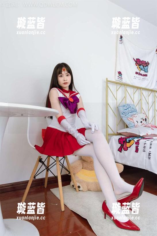 物恋传媒 - 小茶写真里的月亮，水里飘着一天三餐，原图请品尝。