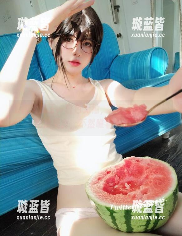 眼酱大魔王w白色无袖，免费图集，建议配点美食，不然瞧着太饿了！