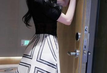秀人网 – 牛仔裤写真之可乐Vicky风：她是怎么让这条裤子活过来的？