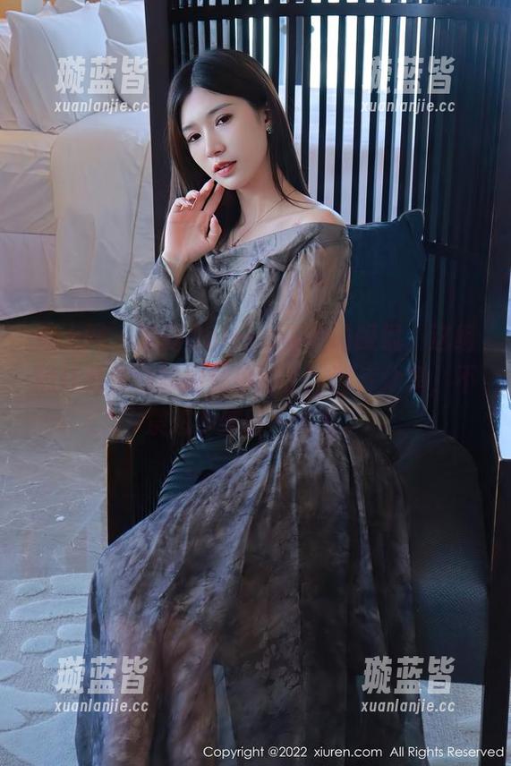 秀人网 - 娜露Selena与她的眼镜，这组照让我觉得时间都停住了。图库分享，不禁想多停留一会儿。