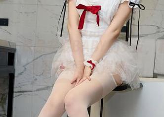 秀人网 – 说是安妮BABY的女友，私拍图包里可真惹人遐想。