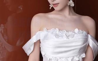 秀人网 – 这张原图里的宋愉愉，把女王范儿诠释得淋漓尽致，太强！