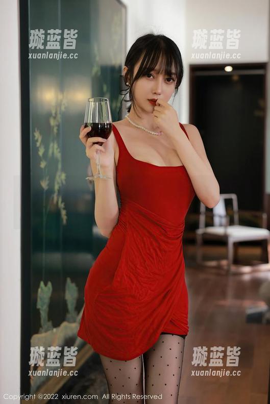 秀人网 - 拍黄瓜girl的温柔时刻，美图无处不在，下载随心而动！