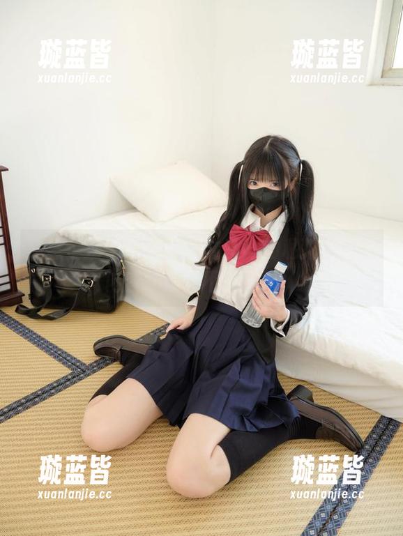 紧急企划 - 小恩带你看灰丝的私拍，图包内容让你摸不着头绪！